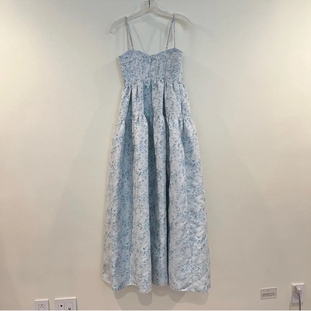 Maison Amory The Windsor Blue Floral Sweetheart Neckline Gown in Morning Dew M - Picture 8 of 10